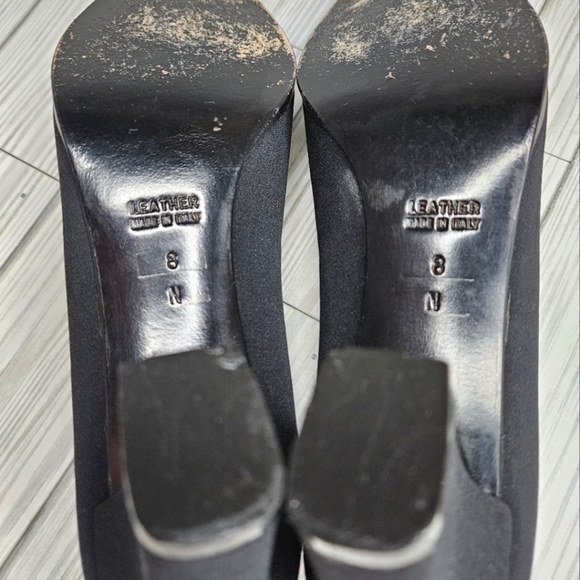 Yves Saint Laurent Vintage Peau de Sole Almond Toe Pumps in Matte Black Size 8 - Picture 8 of 9